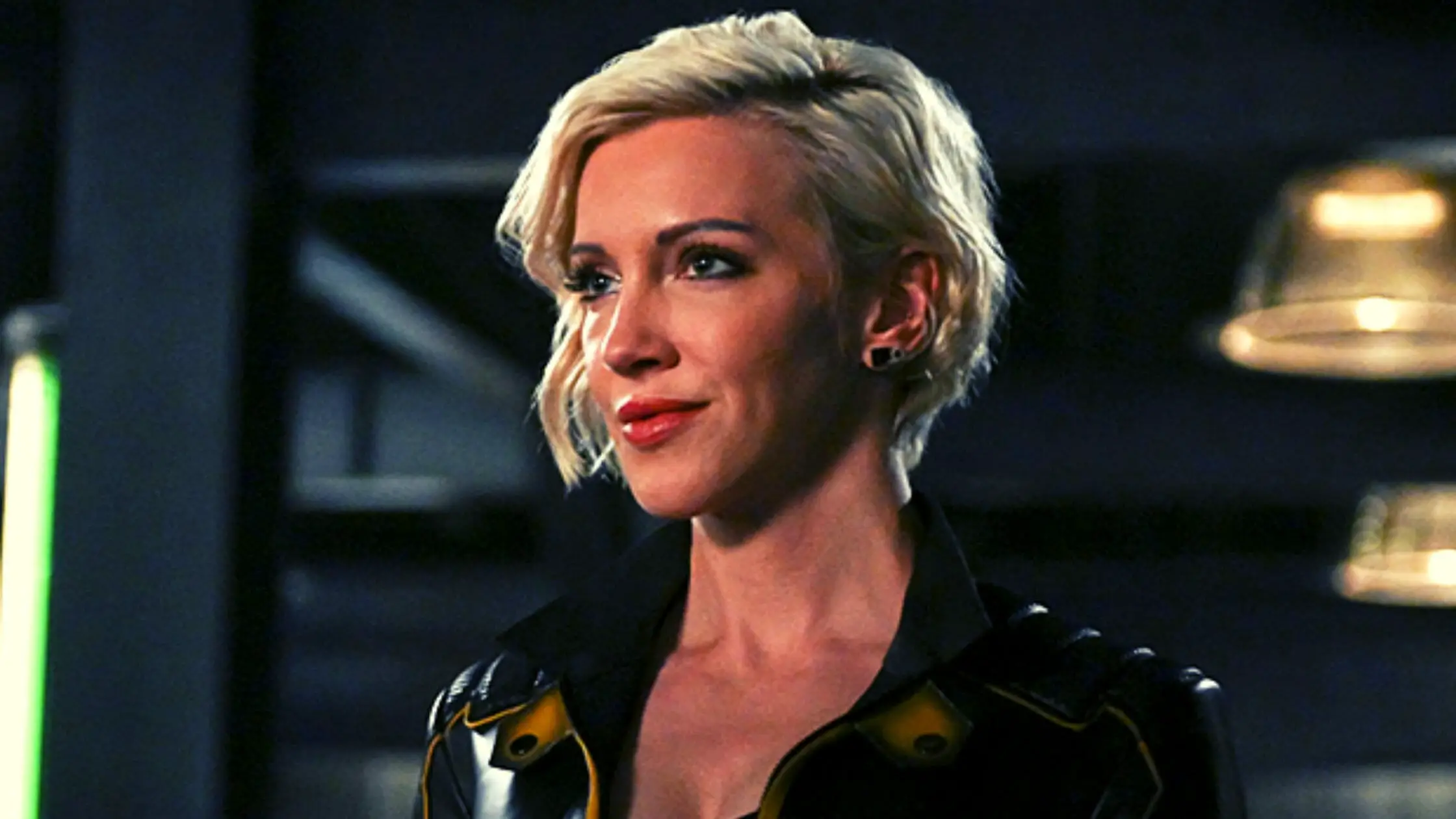 arrow-star-katie-cassidy-favourite-game-is-call-of-duty-here-is-why