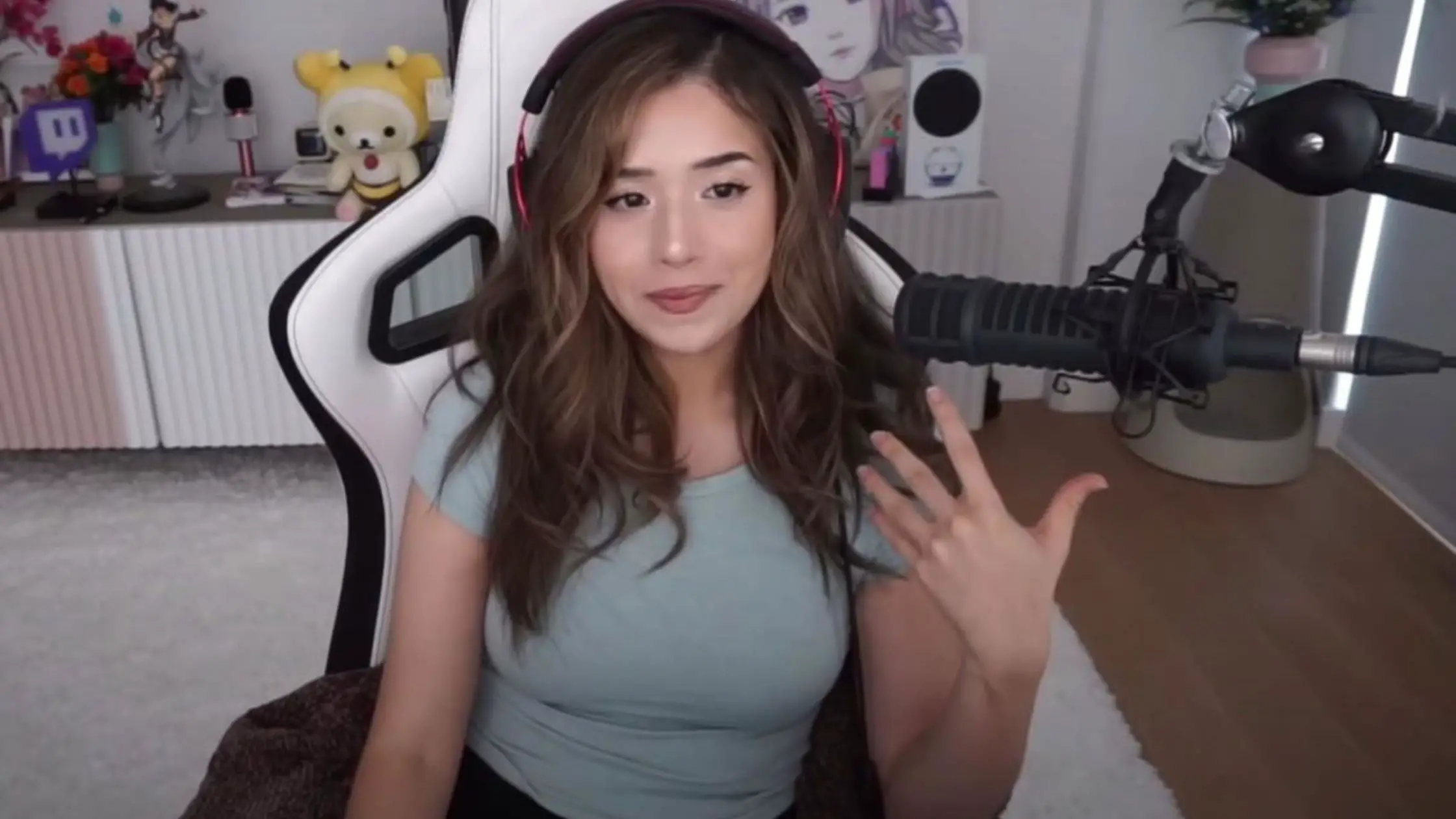 Pokimane-suggests-fellow-streamers-not-to-play-Activision-Blizzard-games